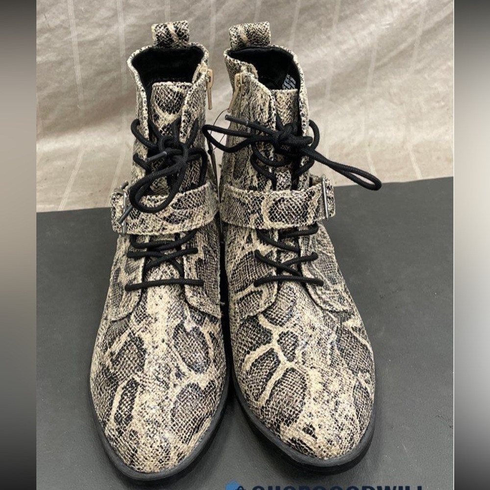 NWT Express Snakeskin Pattern Lace-Up Boots w/Zipper. Size 7.5